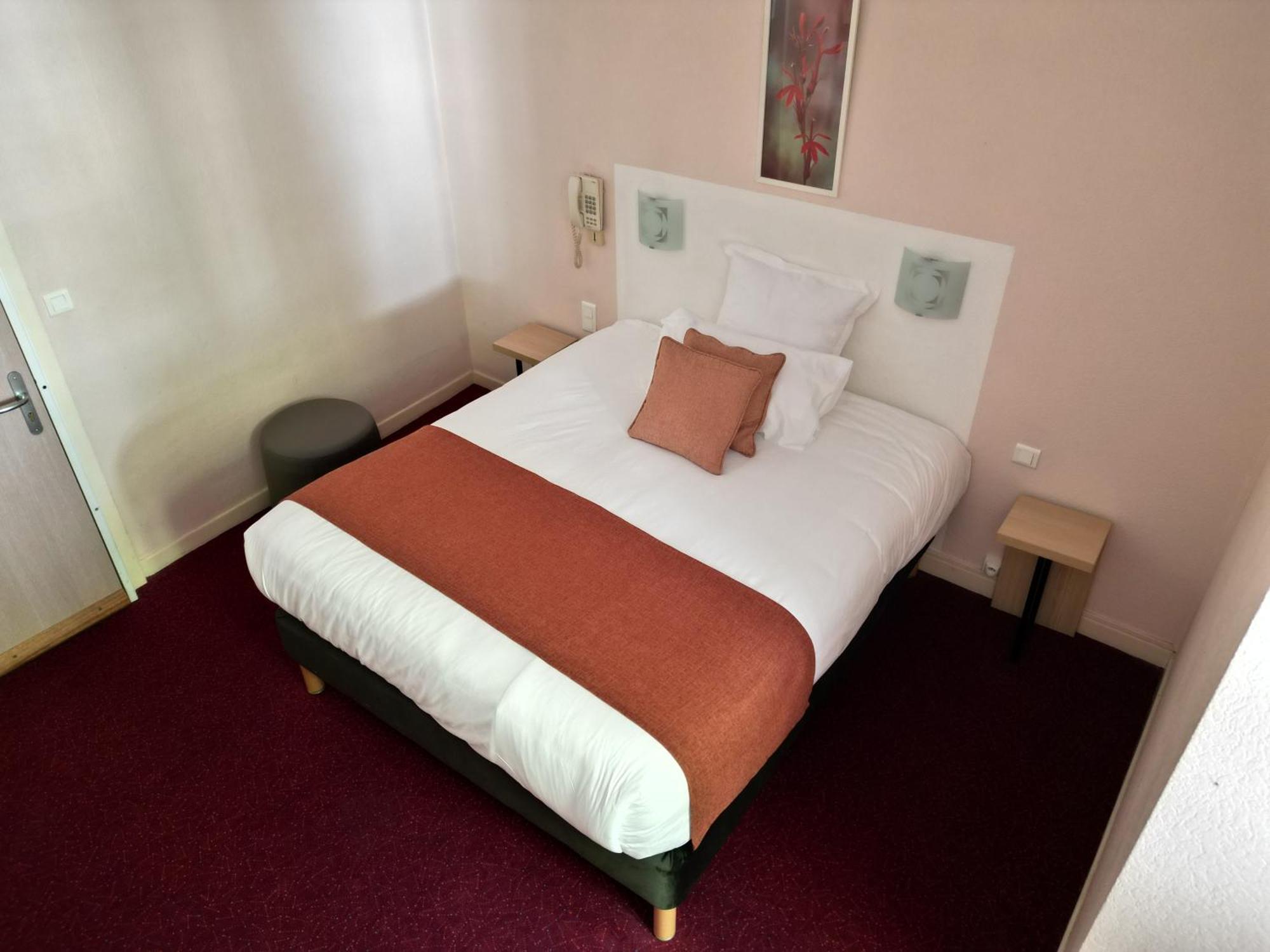 Contact Hotel Les Platanes Villeneuve Sur Lot Centre Εξωτερικό φωτογραφία