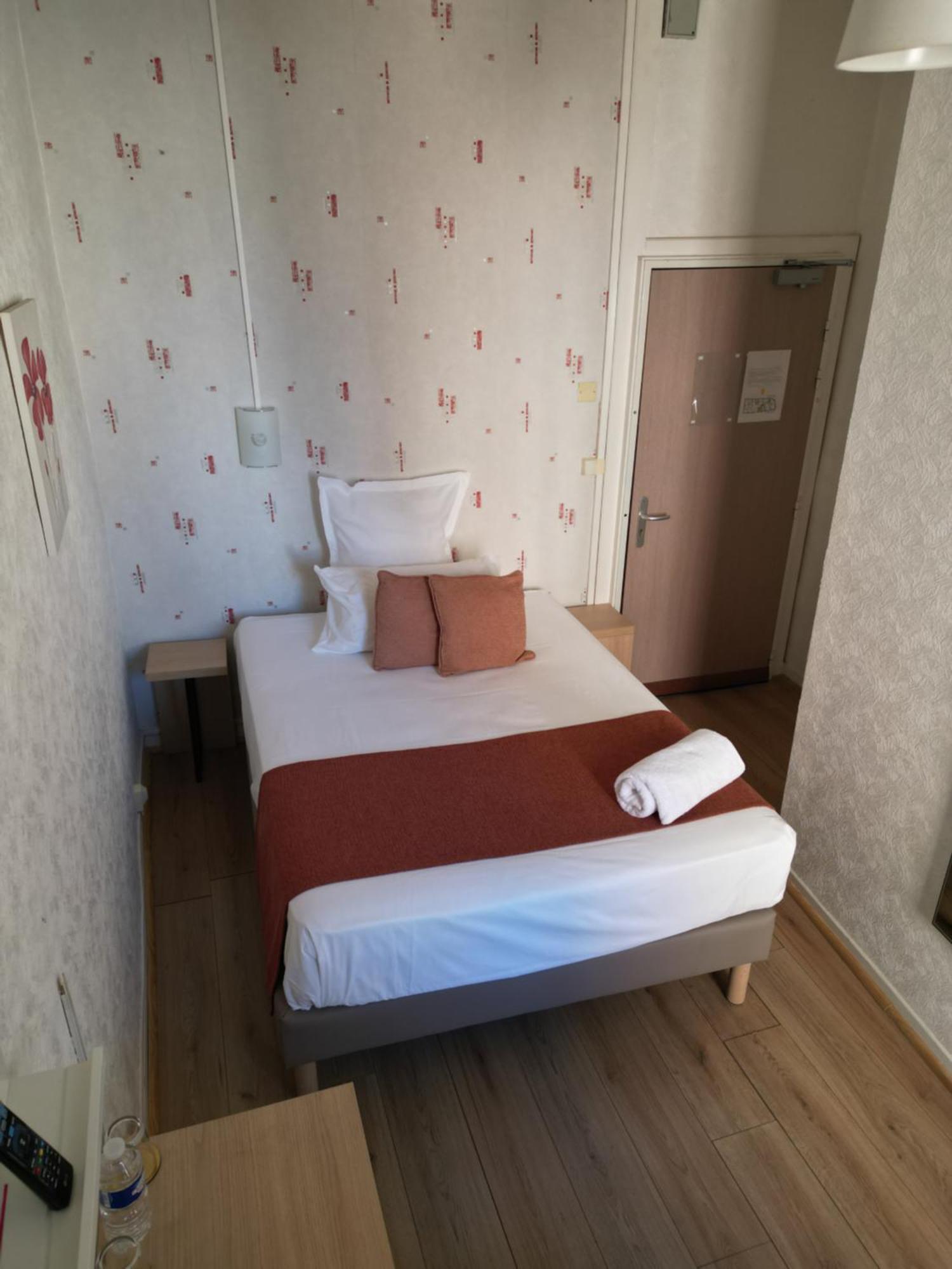 Contact Hotel Les Platanes Villeneuve Sur Lot Centre Εξωτερικό φωτογραφία