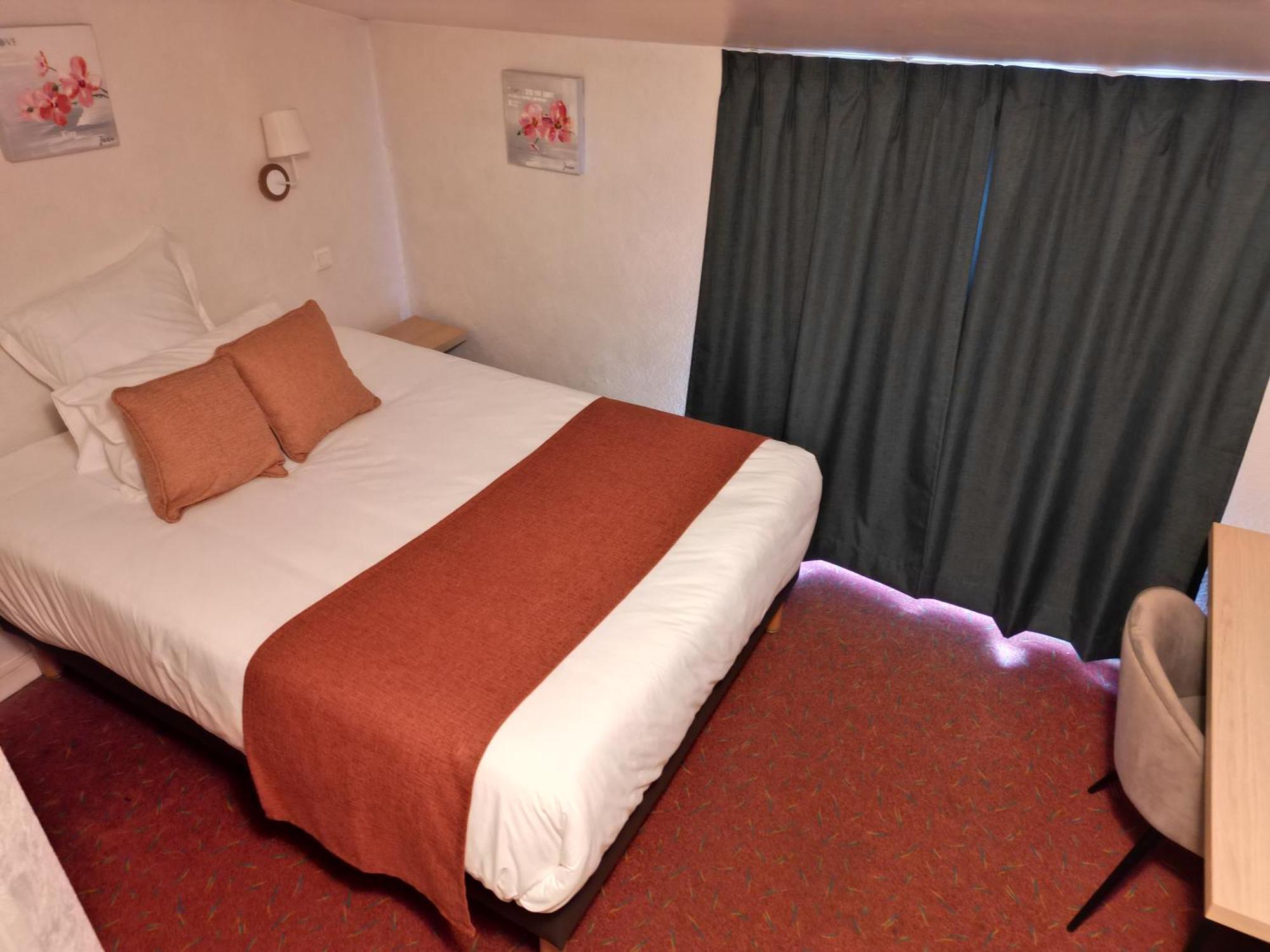 Contact Hotel Les Platanes Villeneuve Sur Lot Centre Εξωτερικό φωτογραφία