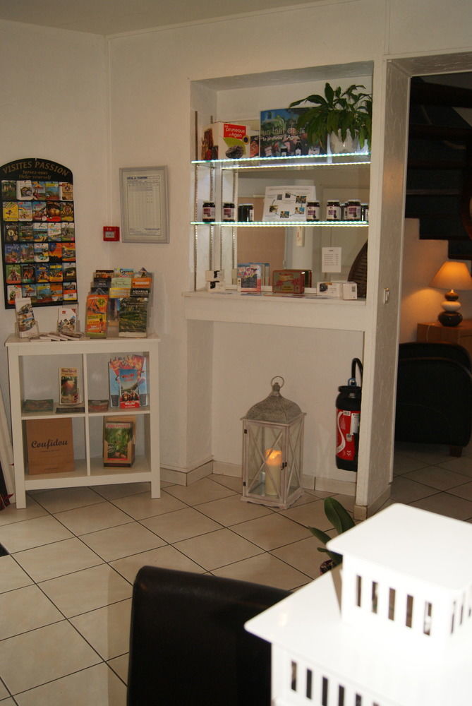 Contact Hotel Les Platanes Villeneuve Sur Lot Centre Εξωτερικό φωτογραφία