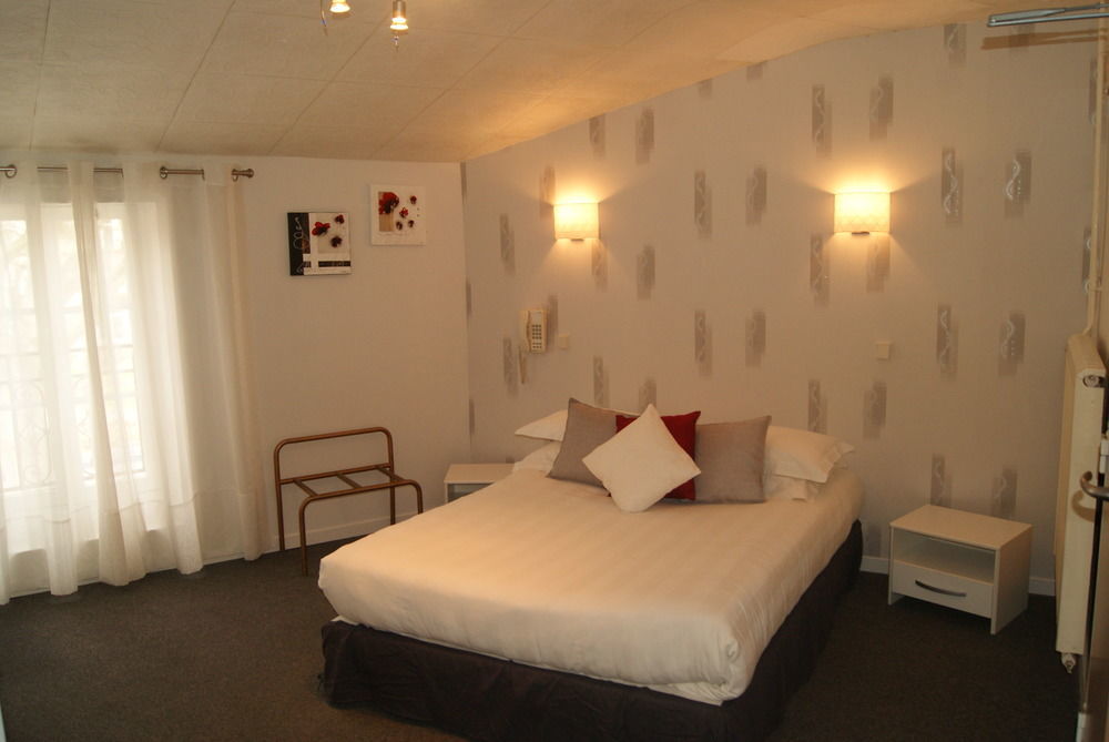 Contact Hotel Les Platanes Villeneuve Sur Lot Centre Εξωτερικό φωτογραφία